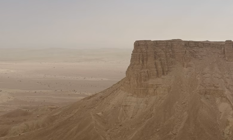 Edge of the World Riyadh cliffs overlooking the vast Tuwaiq escarpment, with rugged desert canyon scenery and dramatic Saudi