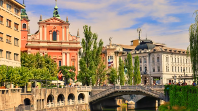 Ljubljana’s historic old town with the Ljubljanica River, riverfront buildings, and castle views on a calm city break